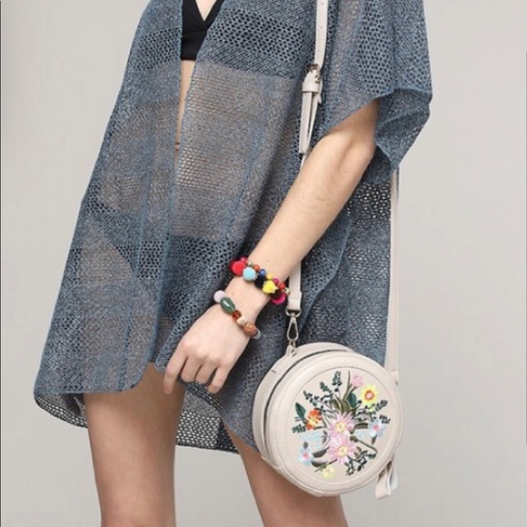 🎉HPX2🎉Nude Embroidery Floral Purse Vegan Leather - ONLY ONE LEFT!!! - Picture 2 of 4